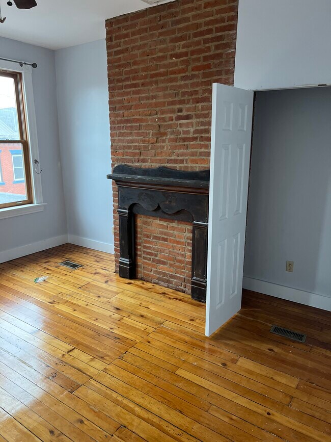 Building Photo - 611 W Jefferson St