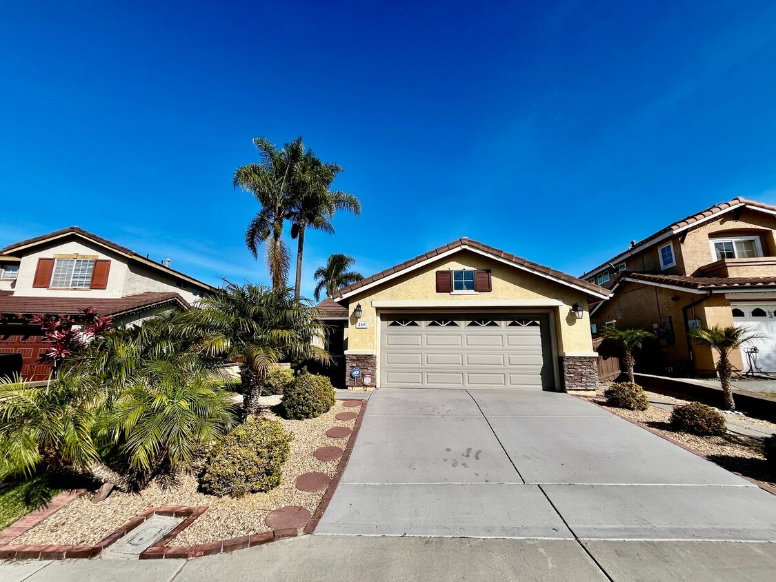 Primary Photo - Gorgeous 3B 2BA Home w/ Canyon Views!