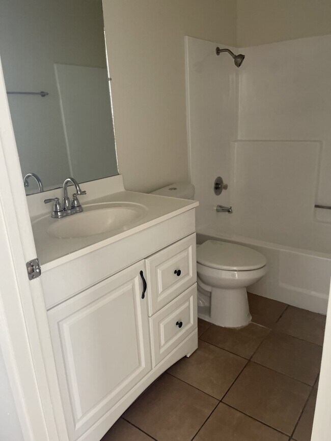 Foto del edificio - 667 W Milford St