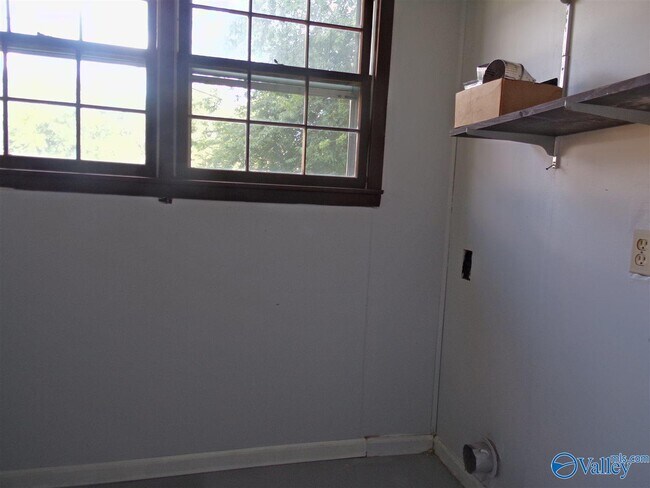 Foto del edificio - 2120 Birchwood Dr NE