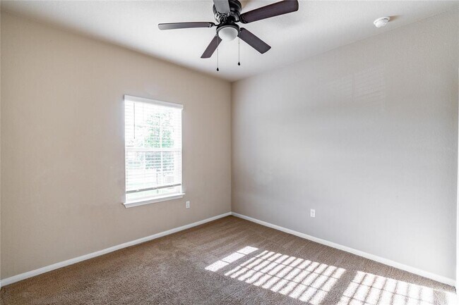 Building Photo - 185 Cibolo Creek Dr