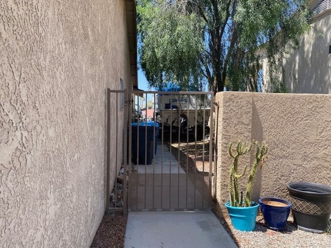 Building Photo - Furnished Summer Rental April- October 2025