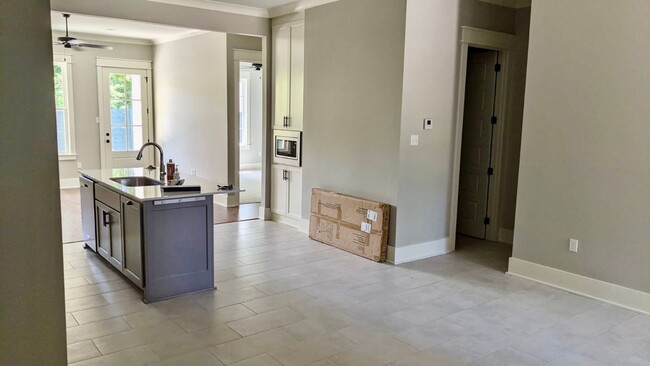 Building Photo - Beautiful 2/2 Condo at Old Goodwood Crossi...