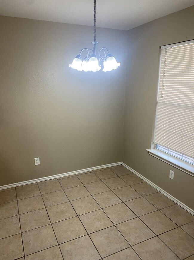 Building Photo - 1310 Dugger Cir