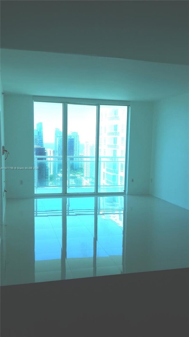 Building Photo - 950 Brickell Bay Dr