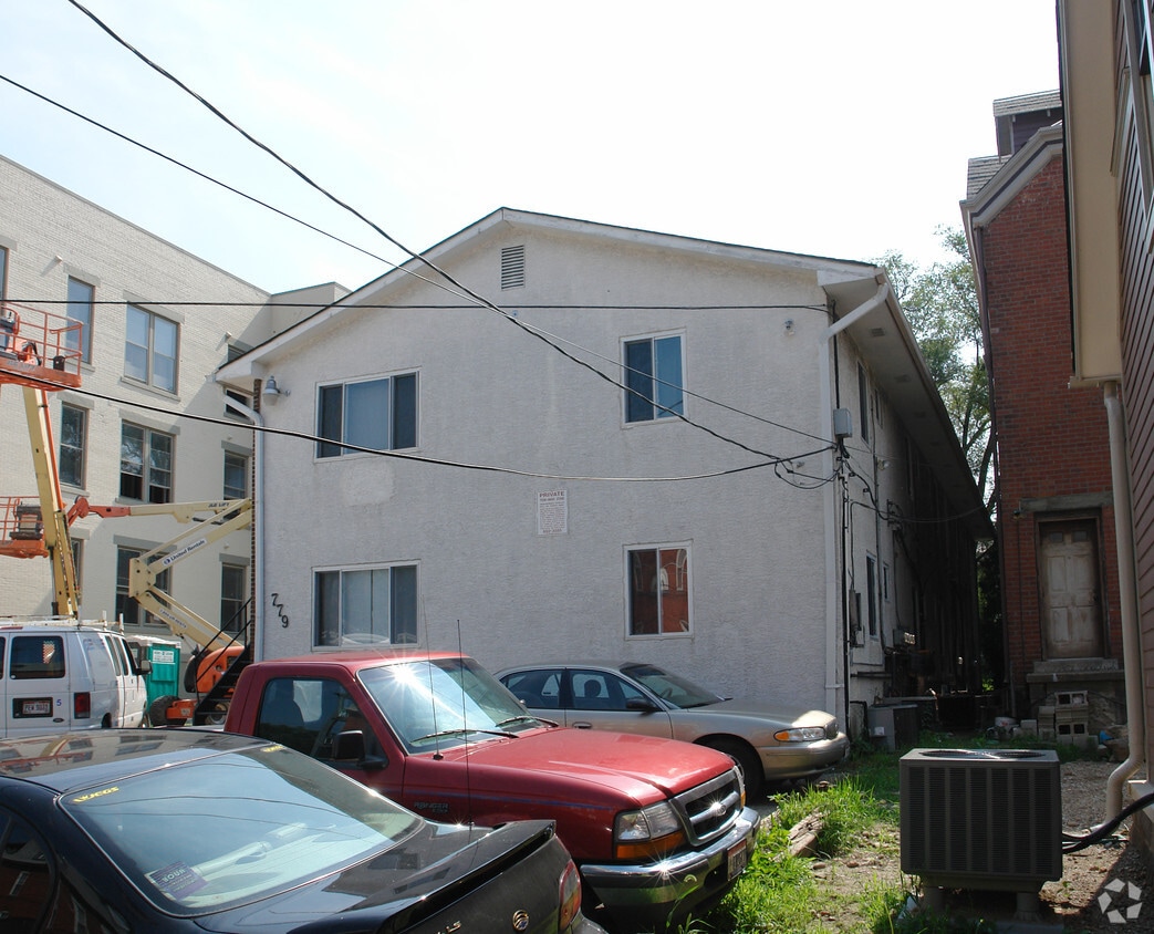 Foto del edificio - 779 Dennison Ave