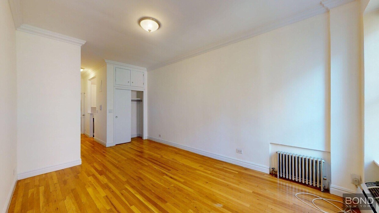 Foto principal - 240 E 83rd St