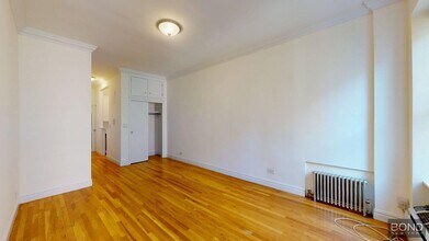 Building Photo - 240 E 83rd St