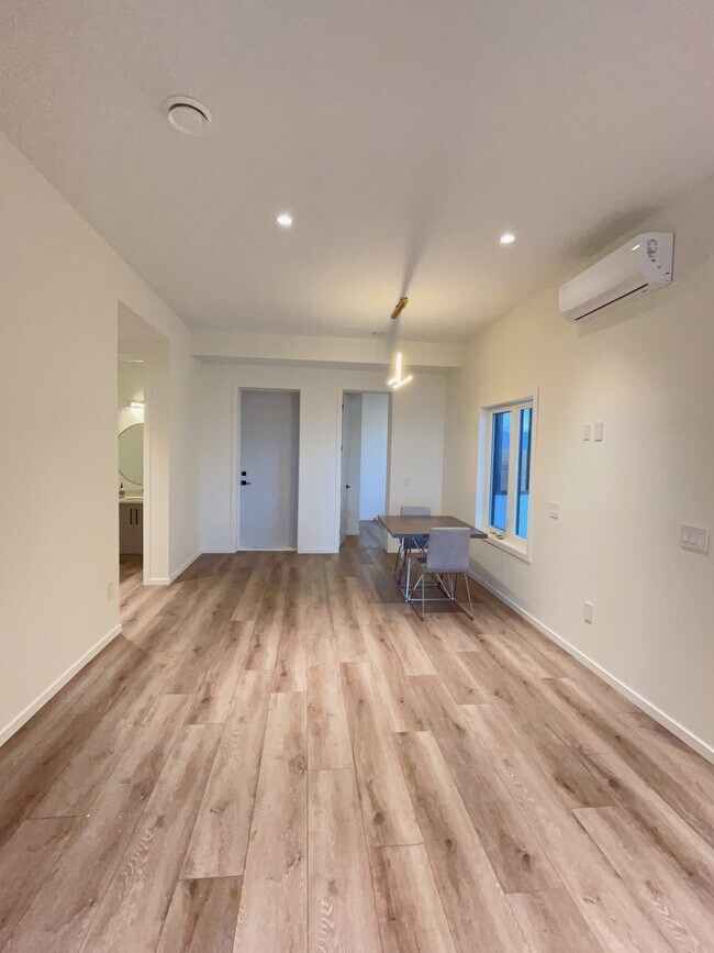 Building Photo - 452 Talon Ln