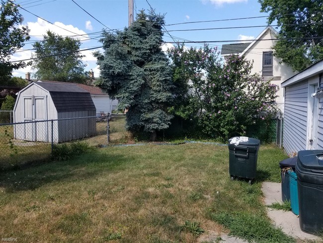 Building Photo - 3 br, 1 bath House - 21065 Eastwood Blvd