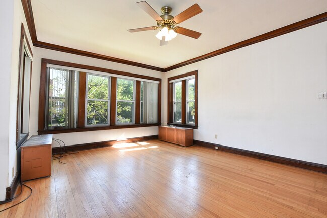 Foto del edificio - 5307 W Montrose Ave