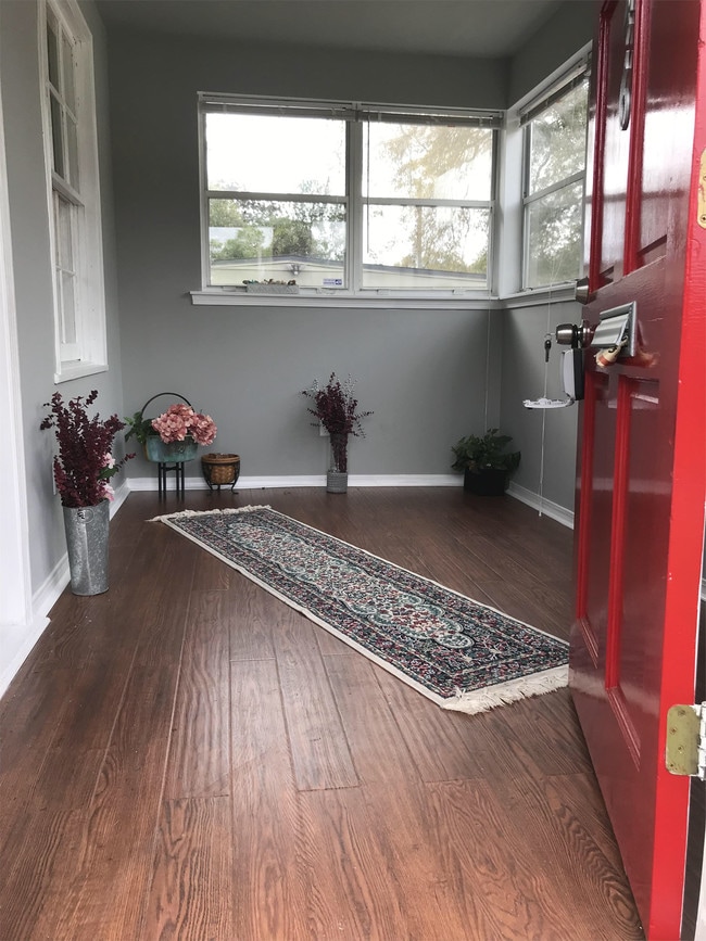 Building Photo - 1346 Macarthur St