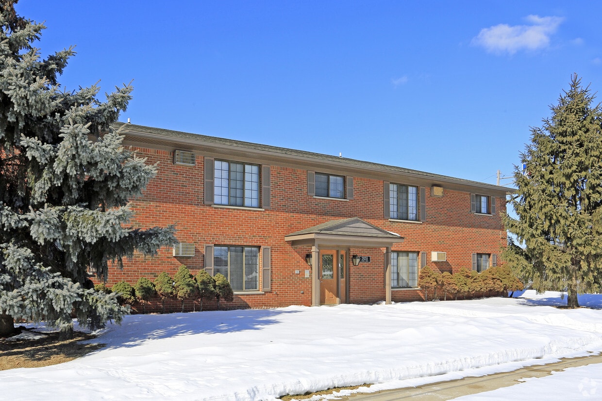 Hughes Apartments Apartments in Saint Clair Shores, MI