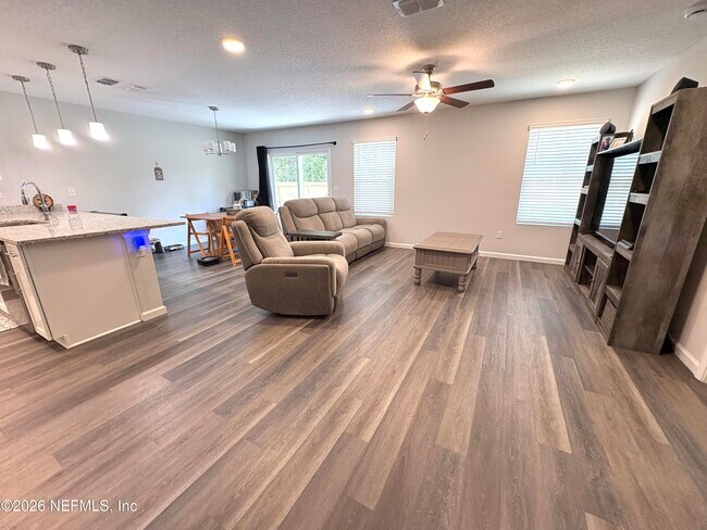 Foto del edificio - 14454 Benton St