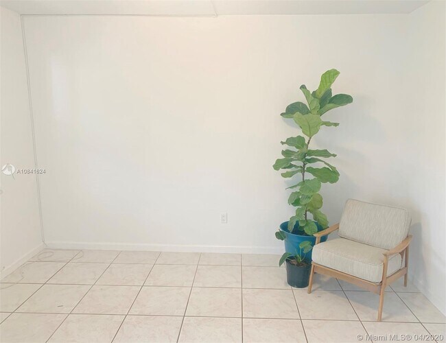 Foto del edificio - 424 NE 64th St