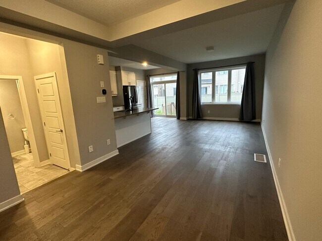 Photo du bâtiment - Contemporary Living at it's Finest! (3 Bed...