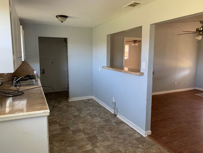 Building Photo - 4404 Pecan Ln.