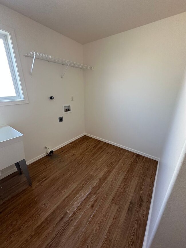 Building Photo - Spacious 4 Bedroom, 3 Bath Home with Fence...