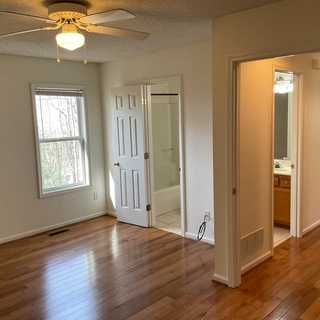 Master on main & adjoining bath. - 10 Hillsboro Dr