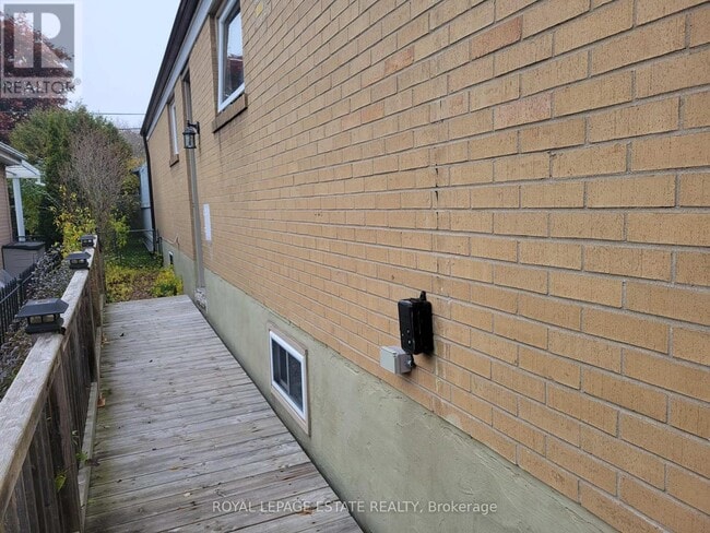 Building Photo - 256 Sylvan Ave