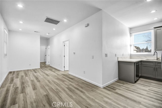 Building Photo - 696 E 9th St