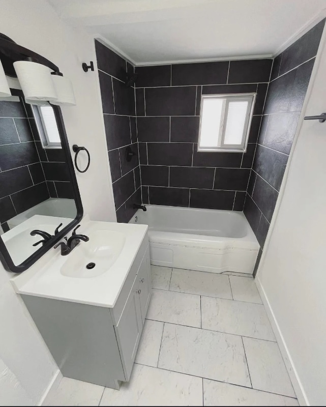 Building Photo - 2045 W 12th St