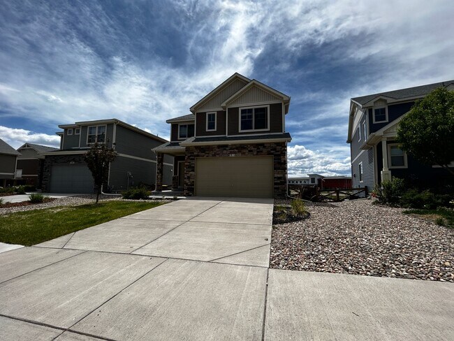 Foto del edificio - 3 Bed 3 bath house in Banning Lewis!