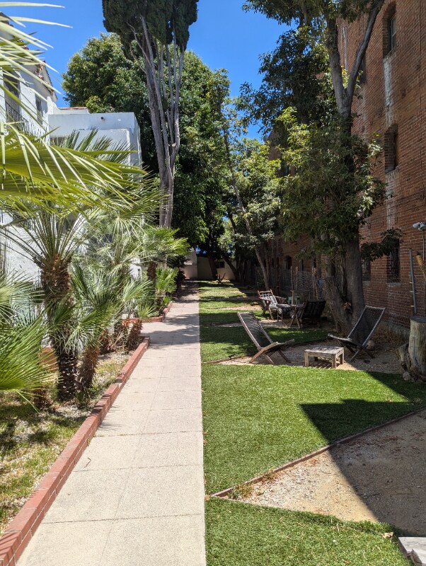 Building Photo - 2040 Argyle Ave