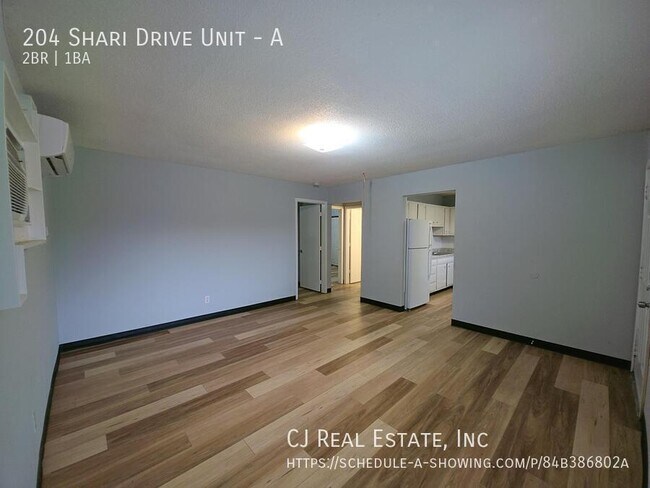 Building Photo - 204 Shari Dr