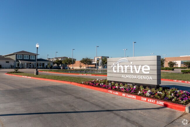 Entrada de la propiedad - Thrive Almeda Genoa - NEW