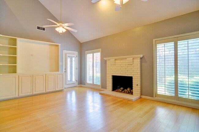 Foto del edificio - 3 Bedroom Home - Ridglea Country Club Estates