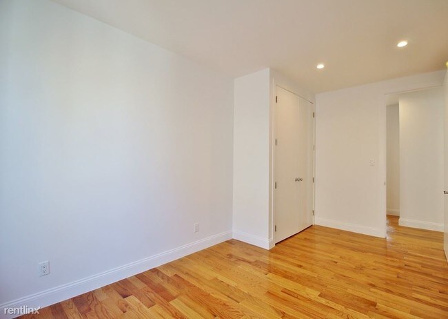Building Photo - 570 W 204th St