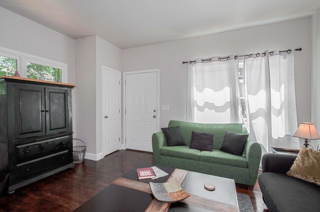 Photo - 906 Greenwood Avenue Northeast - D Apartment