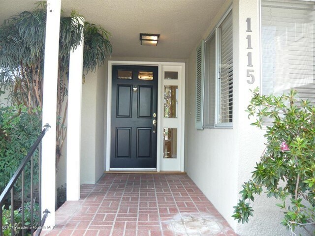 Building Photo - 1115 Oakwood Pl