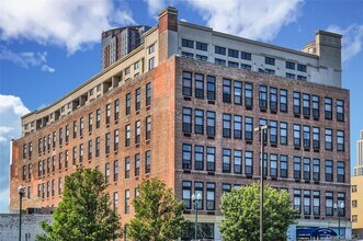 Building Photo - 25 Leroy Pl