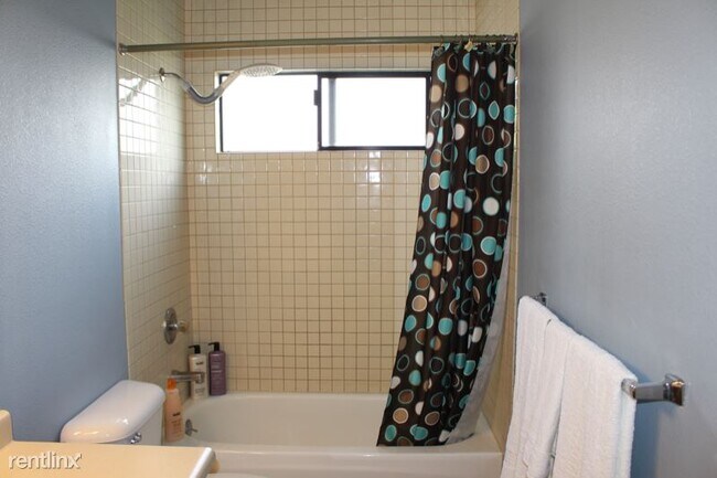 Building Photo - 1 br, 1 bath House - 2600 Mikoi Pl
