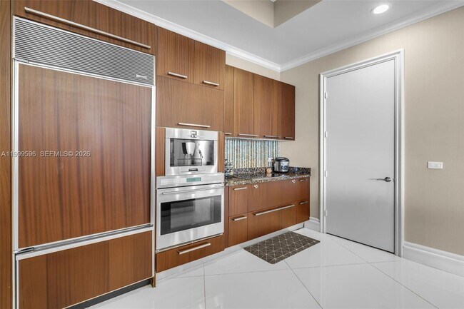 Building Photo - 16001 Collins Ave