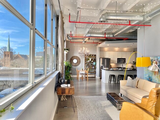 Great Room - 33 Ponce De Leon Ave NE