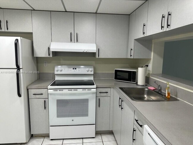 Foto del edificio - 10815 SW 112th Ave