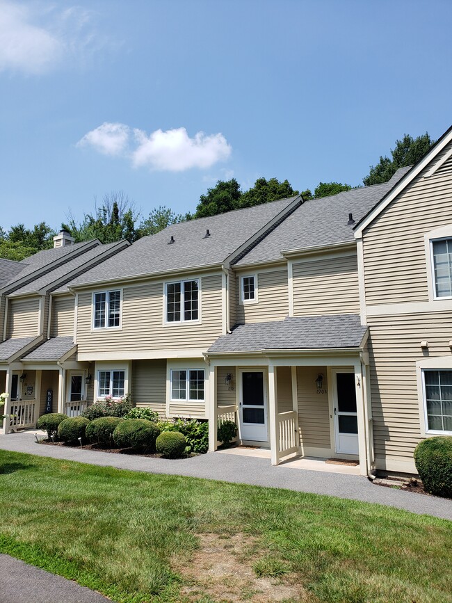 Building Photo - 1903 Nutmeg Dr
