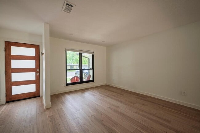 Building Photo - 7209 Geneva Dr