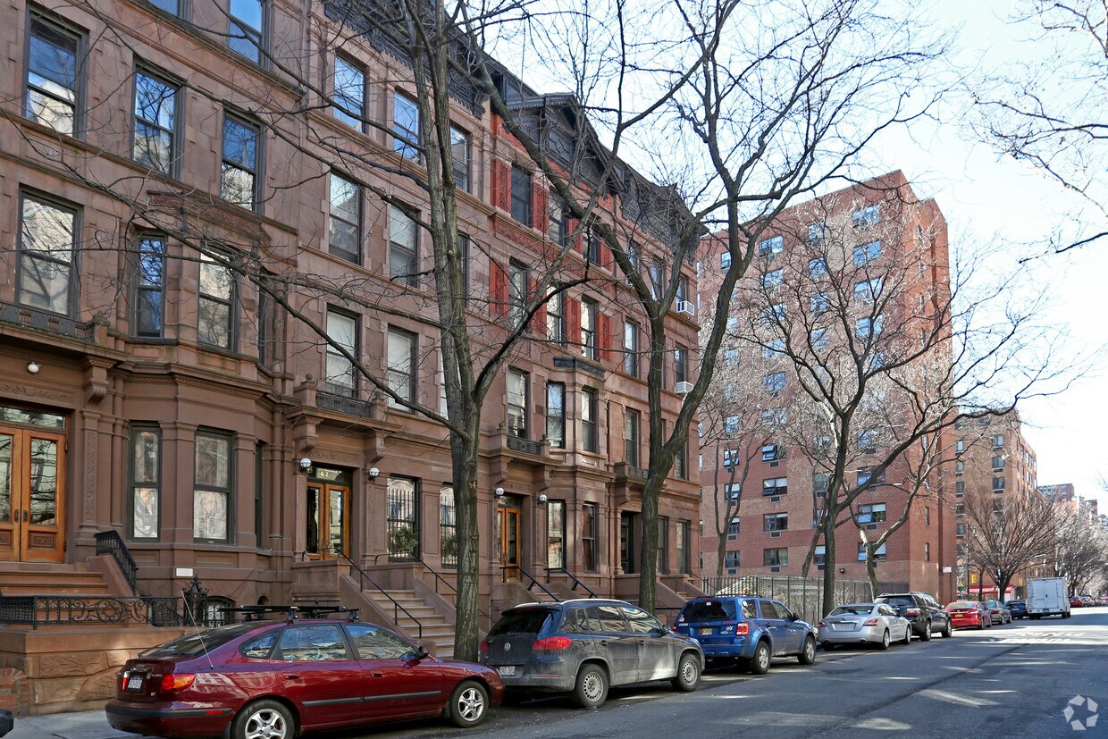 Building Photo - 64 W 89th St