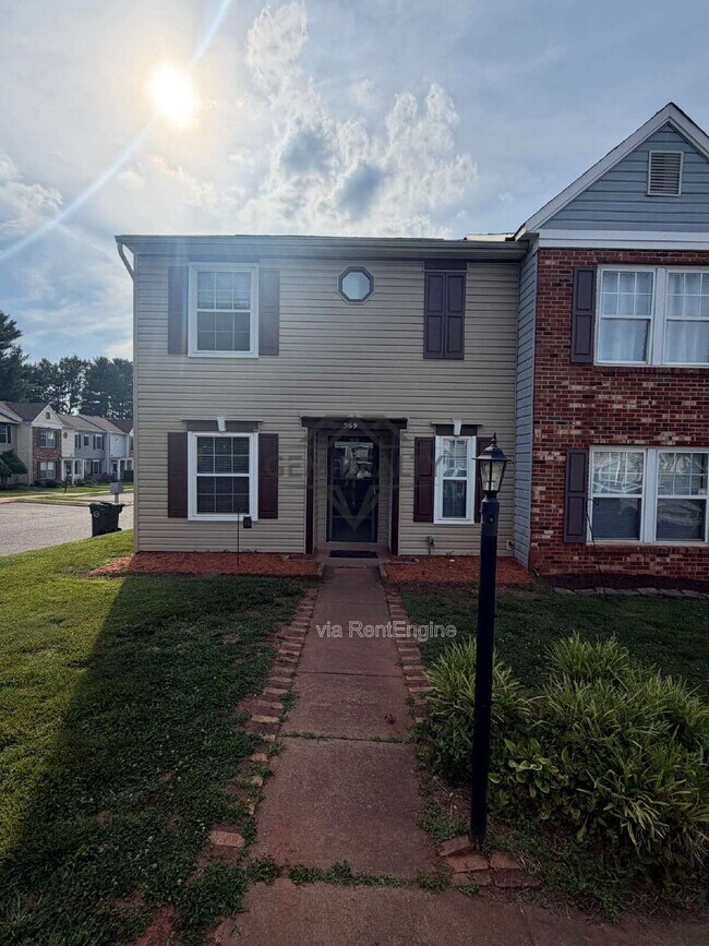 Foto del edificio - 569 Cromwell Ct
