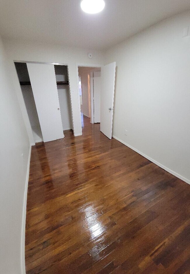 Foto del edificio - 3619 Sullivan Ave