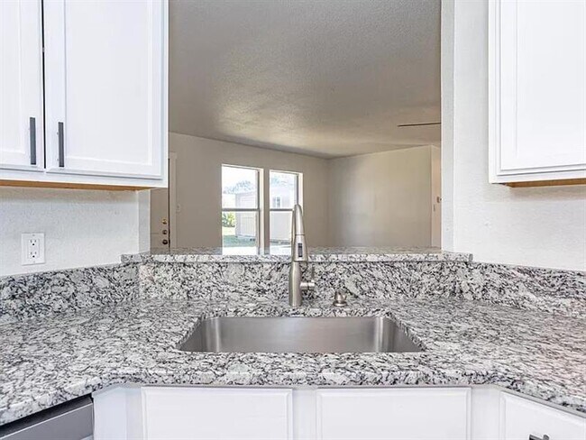 Building Photo - SPECIAL AND COZY FAMILY ABODE