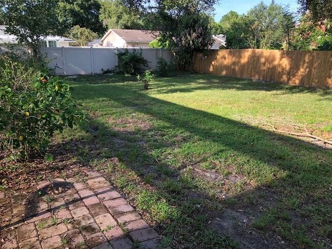 Building Photo - 8413 Shady Glen Dr