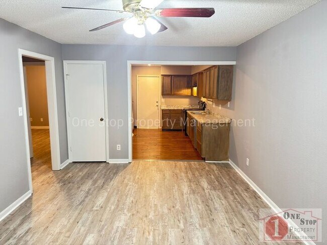 Foto del edificio - 3 bedroom, 2 bathroom duplex in Lee's Summit, MO!!