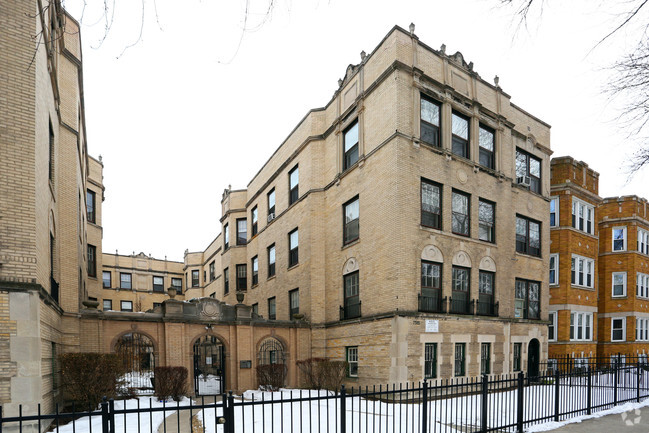 Building Photo - 7515-7521 North Winchester Avenue