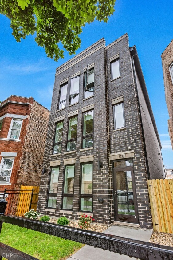 Foto principal - 5233 S Wabash Ave