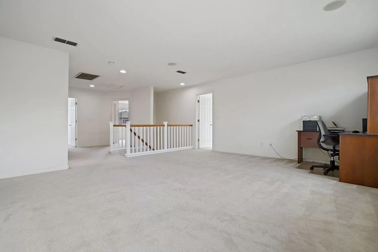 Foto principal - 4448 English Oaks Ave